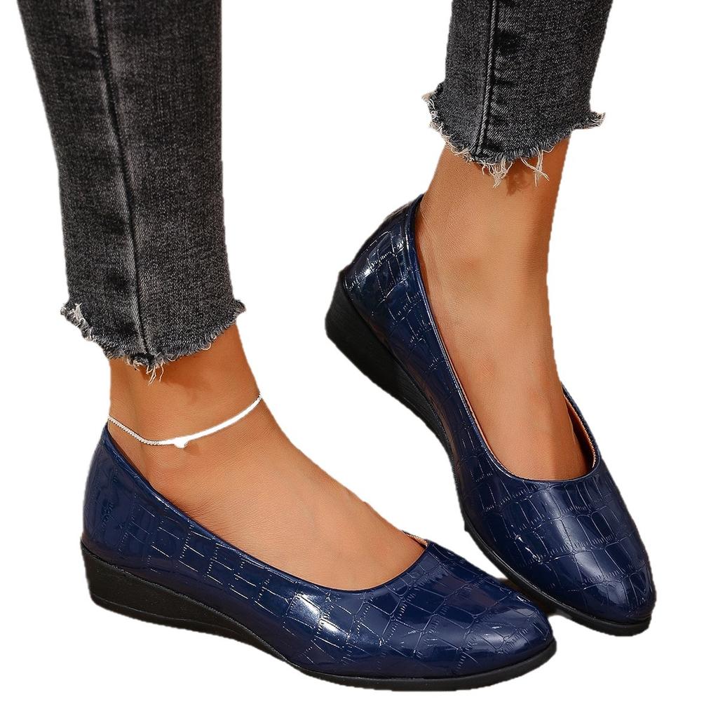 Foreign Trade New Women's Casual Single Shoes Doudou Shoes Large Size Slope Heel Outer Wear Casual Single Shoes