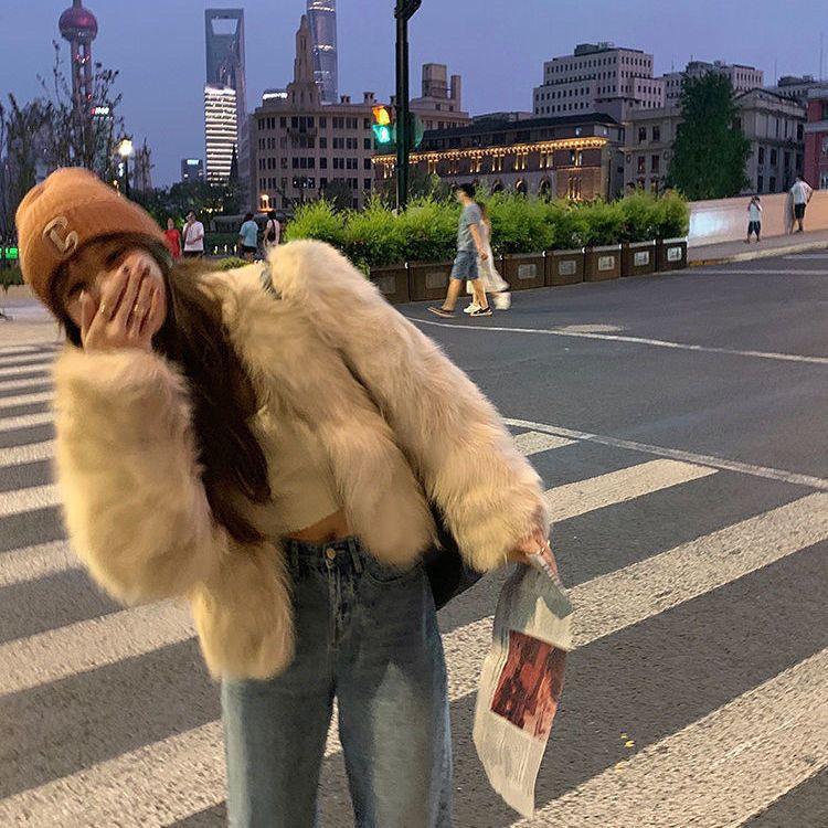 Autumn and Winter Short Coat Female Fashion Celebrity Looking Thin and Age-reducing Small Man Fluffy Imitation Fur Top