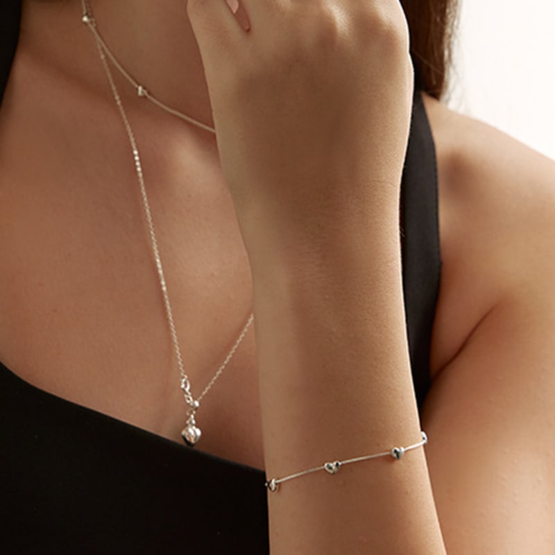 Lewe [6mm+10mm Pearl Earrings Included] Repeat Heart Bracelet