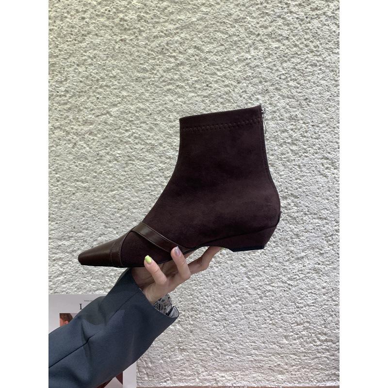 French Maillard brown square head small short boots women's autumn and winter super fire retro small slope heel foreign style thin boots