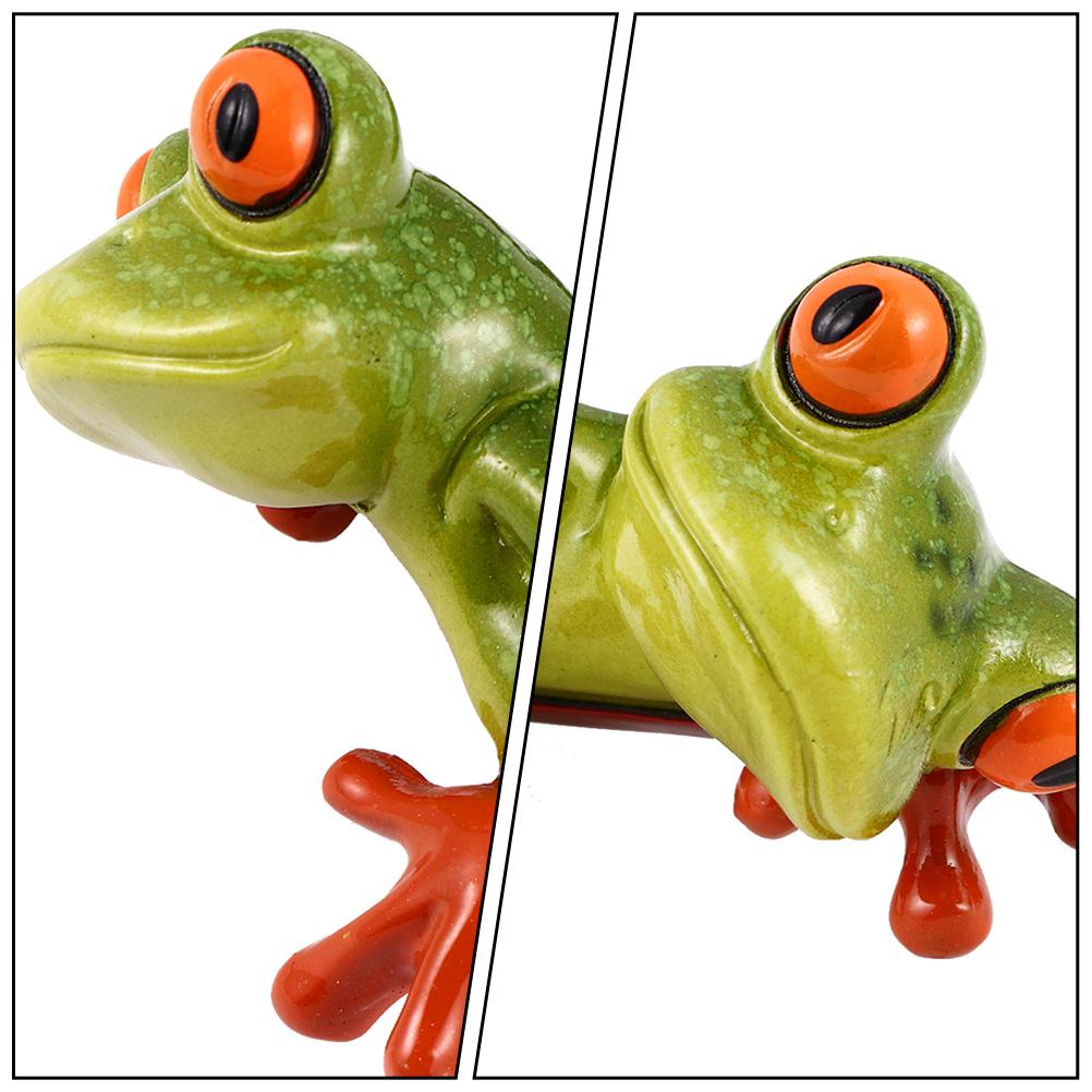 2 Pcs Miniature Chaste Frog Ornament Outdoor Table Decor Resin Desktop Decoration