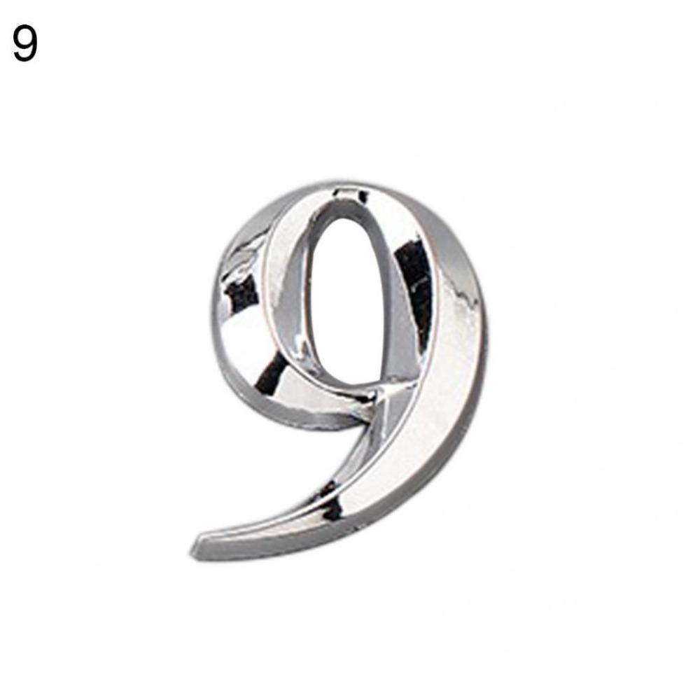 Błyszcząca tabliczka z numerem domu