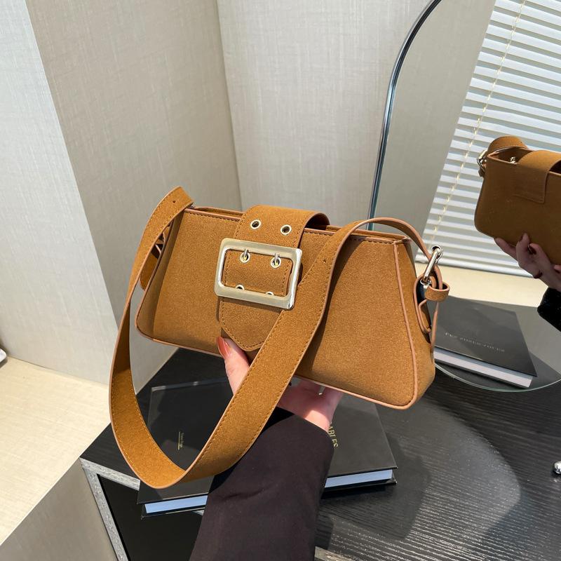 

Korean version of the fashion underarm bag women s bag 2025 new niche texture baguette bag simple and versatile shoulder bag коричневый