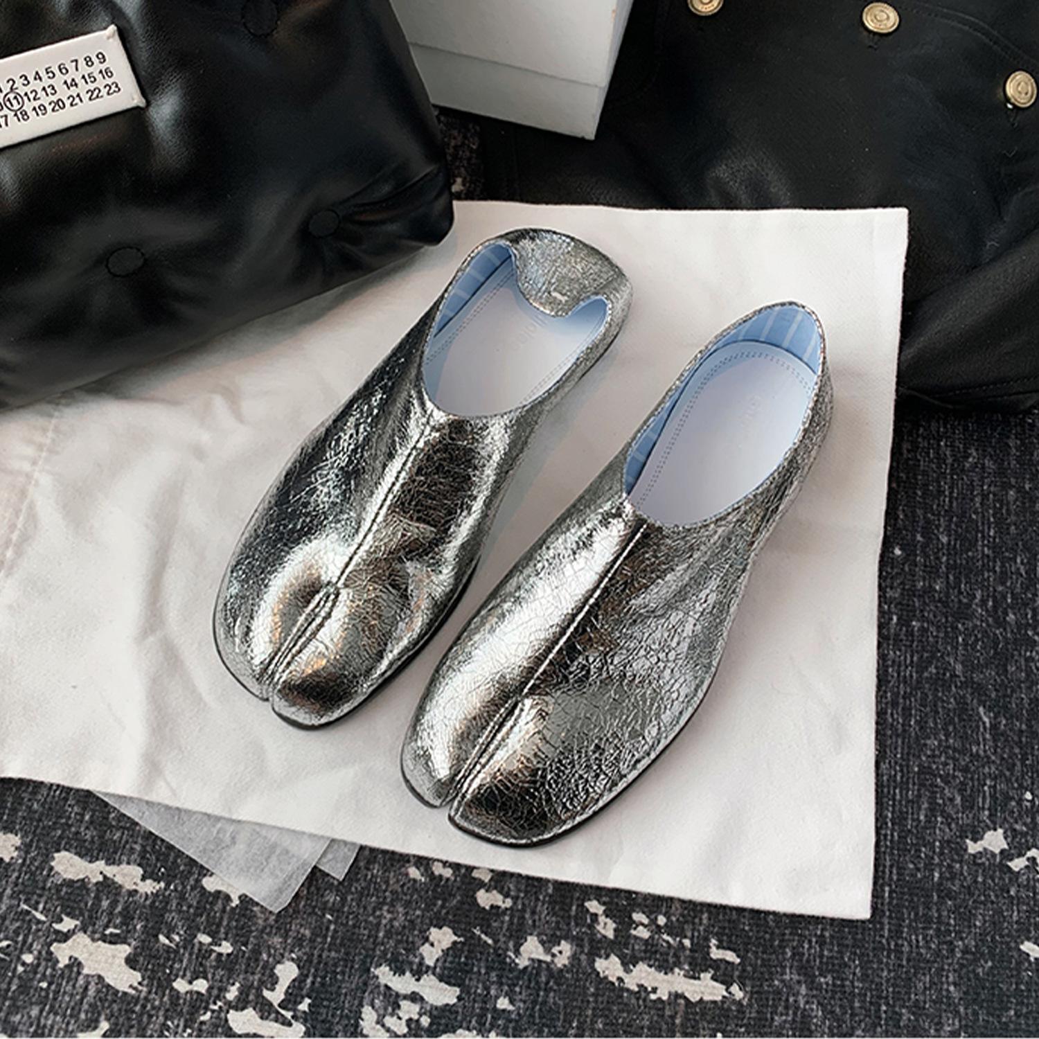 

2024 Burst Silver Tabi Ninja Shoes Women Split Toe Flats Trotters Mocasines Mujer Solid PU Leather Loafers Femmes Slip On Slides 8.5 серебряный