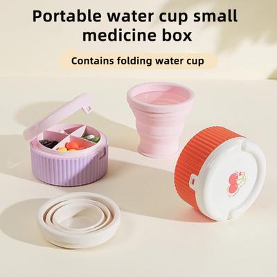 Portapillole Portatile 2 in 1 con Bicchiere Pieghevole Grande Capacità 4 Scomparti Organizzatore di Medicine da Viaggio Resistente all'Umidità