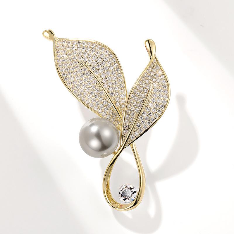 Exquisite Luxury Leaf Brooch - Fashionable Lapel Pin for Women