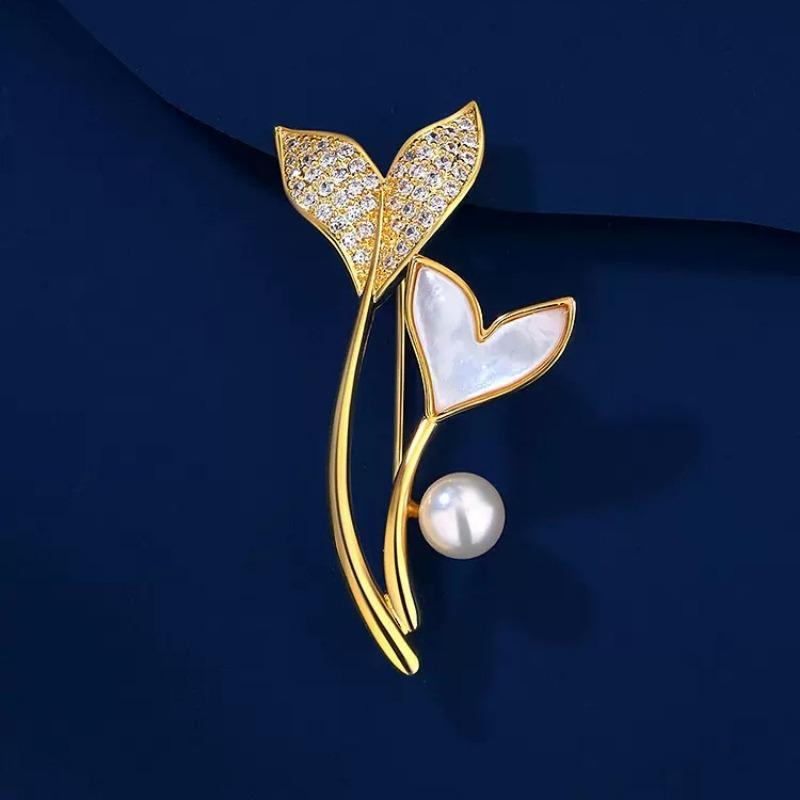 Doppelte Fischschwanzbrosche, High-End Damen Leichter Luxus, Nischendesign-Sinn, Imitationsperlenbrosche, Blendfreier Verschlussstift