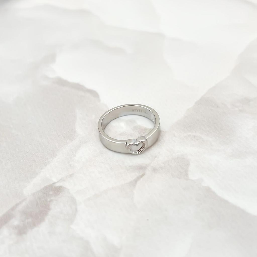 Серебряное кольцо с фианитами (2143741)