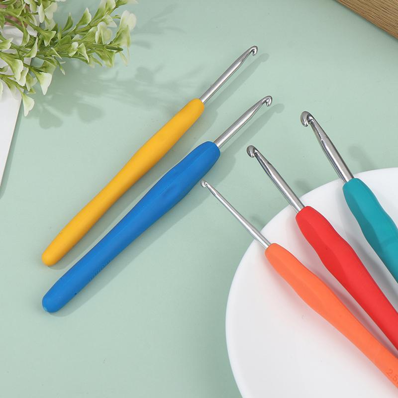1Pc 2.0-6.0Mm Rainbow Soft Handle Crochet Rubber Handle Crochet Sewing Tools