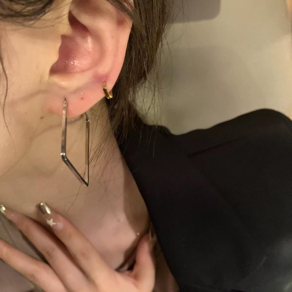 111 silver needle geometric square earrings temperament light luxury atmospheric earrings design sense European and American exaggerated cold earrings