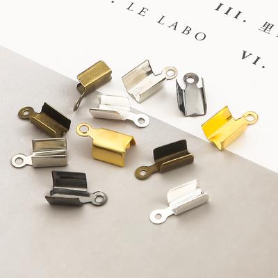 200PCS Populární vysoce kvalitní kožené sponky na šňůrku Konektory Korálkové zátky Čepice skládacích krimpovacích špiček Stuha Konec šňůrky Pro výrobu šperků pro kutily