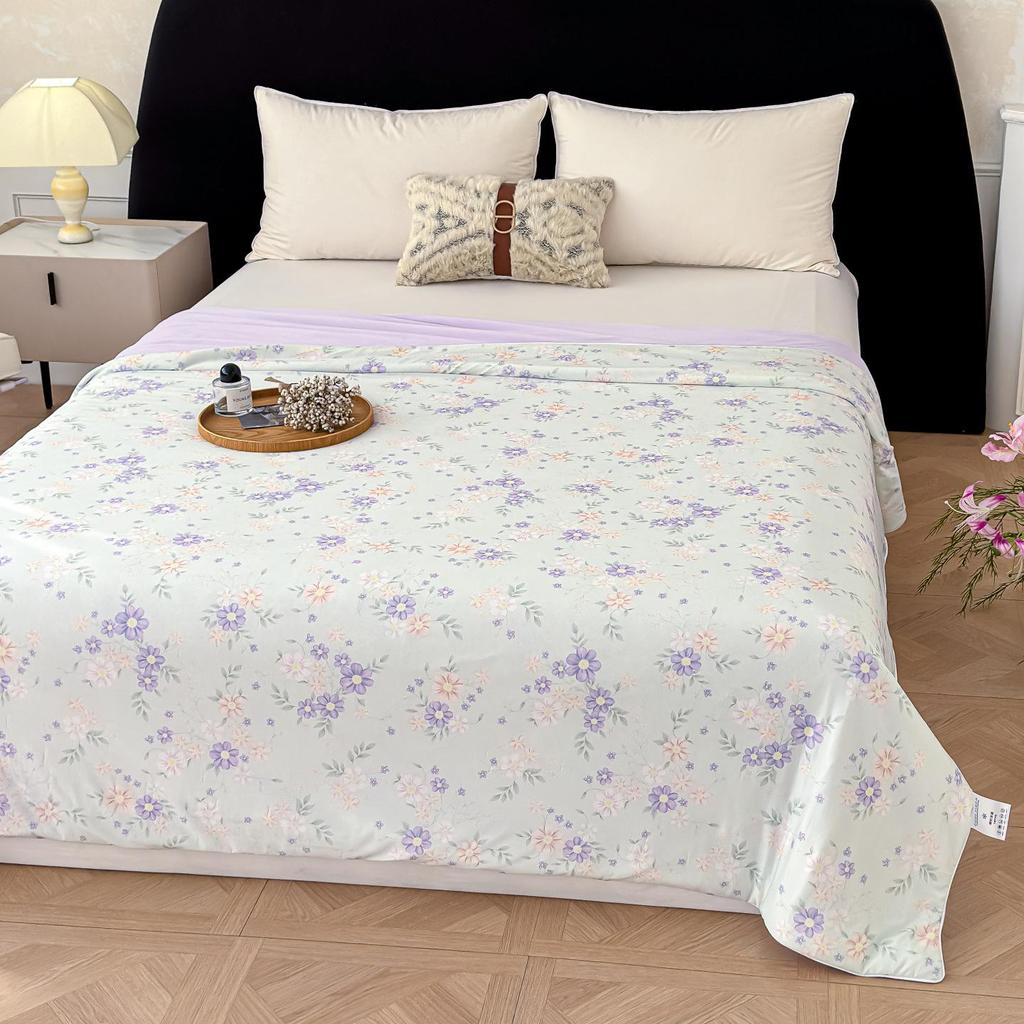 Cool Silk Summer Quilt: Lightweight, Breathable, Ideal for Home or Dorm Use