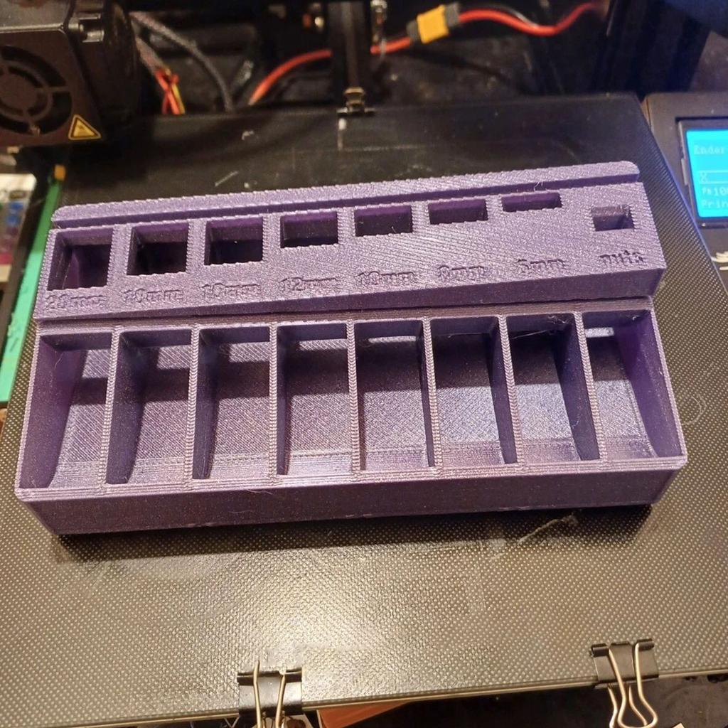 Compact Lightweight Screw Sorting Tray with Dimensions 17.5cm x 7.5cm x 6cm and Weight 135g for Portable Use