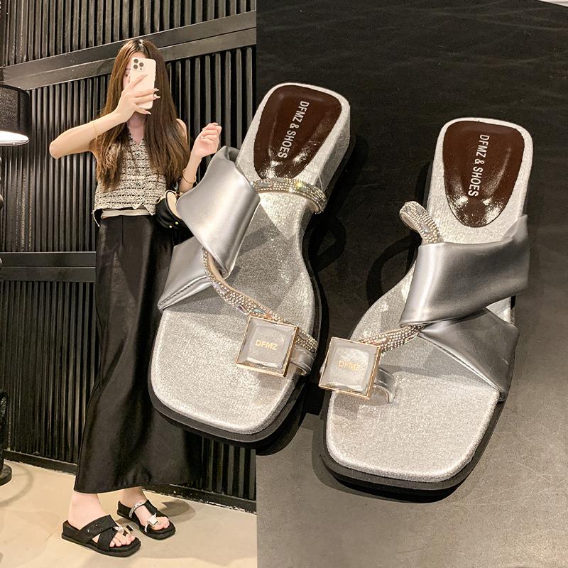 Fashion Women Square Toe Crystal Slippers Luxury Clip Toe Sandals Wedges  Summer Shoes Designer 2025 New Party Woman Flip Flops Sandalias