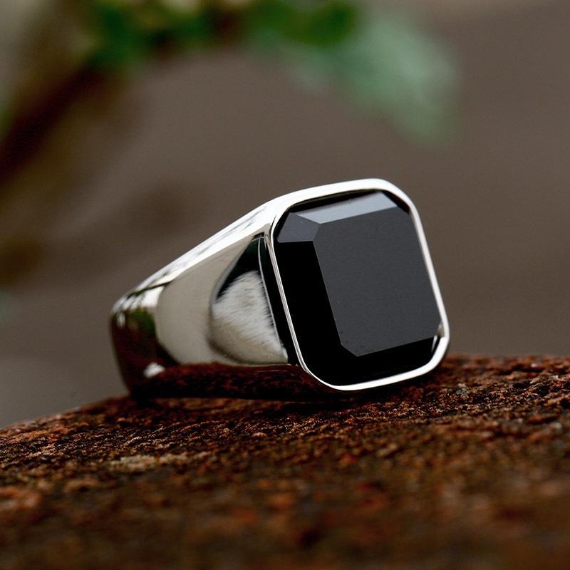 

Vintage Black Onyx Square Signet Ring for Men Elegant Copper Tone Emerald Cut Bezel Set Band Classic Fashion Zircon Daily Wear 9