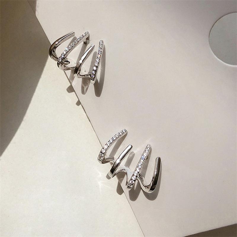 

1 пара сережек корейской версии, простые темпераментные серьги-гвоздики в виде бабочки и цветка с жемчугом для женщин, ювелирные изделия