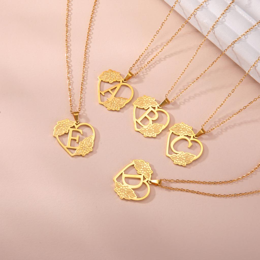 Cazador Initial Letter Flower Heart Pendant Necklaces for Women Stainless Steel A-Z Alphabet Necklace Jewelry Birthday Gift