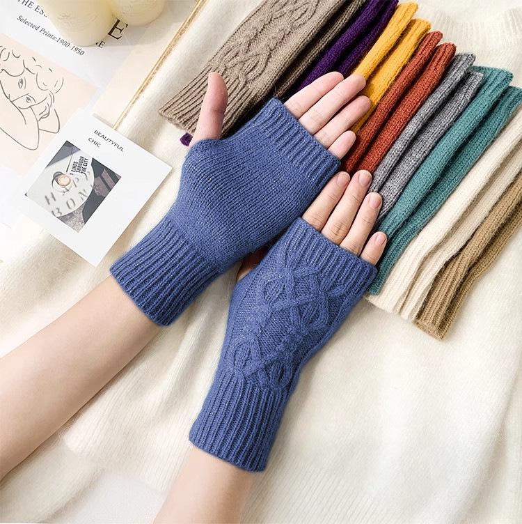 

Женские зимние вязаные шерстяные перчатки без пальцев - Теплые и универсальные митенки