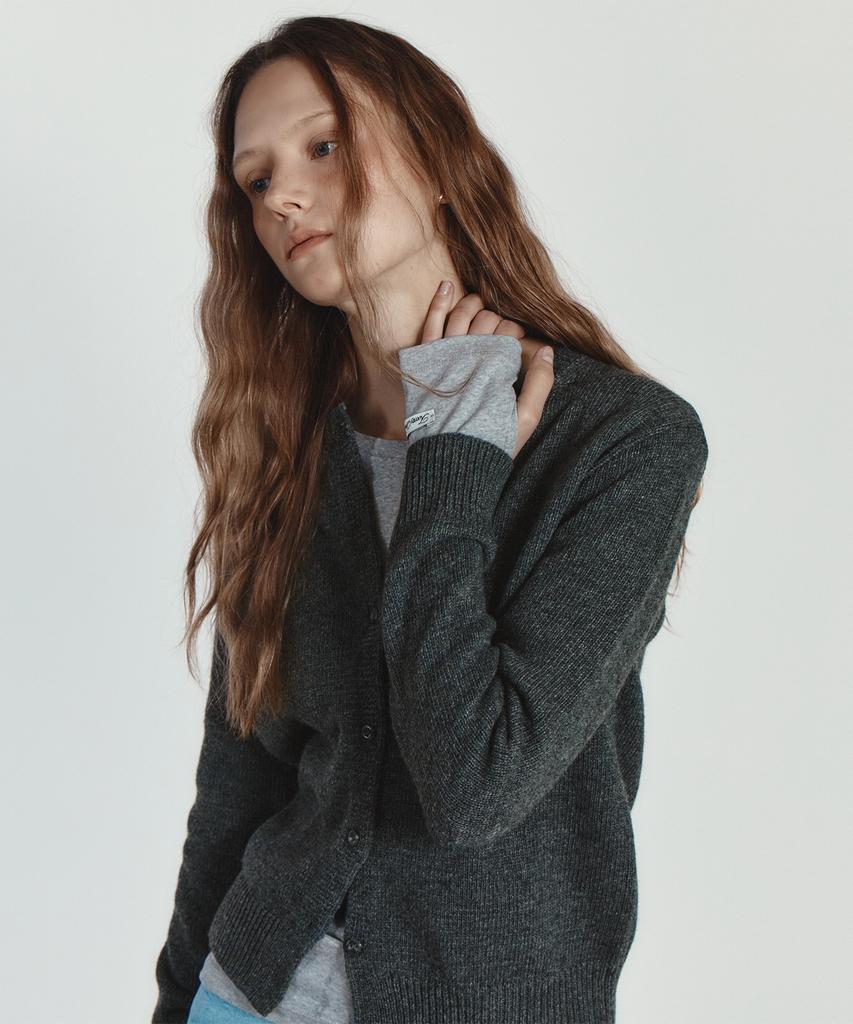 Isibchilwai Wool Round Neck Knit Cardigan (Charcoal)