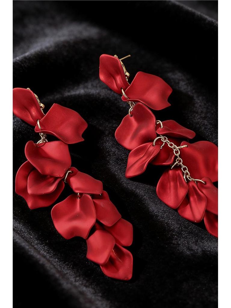 Boucles d'Oreilles Pompons Pétales de Rose Élégantes - Mode Européenne Écologique pour Femmes