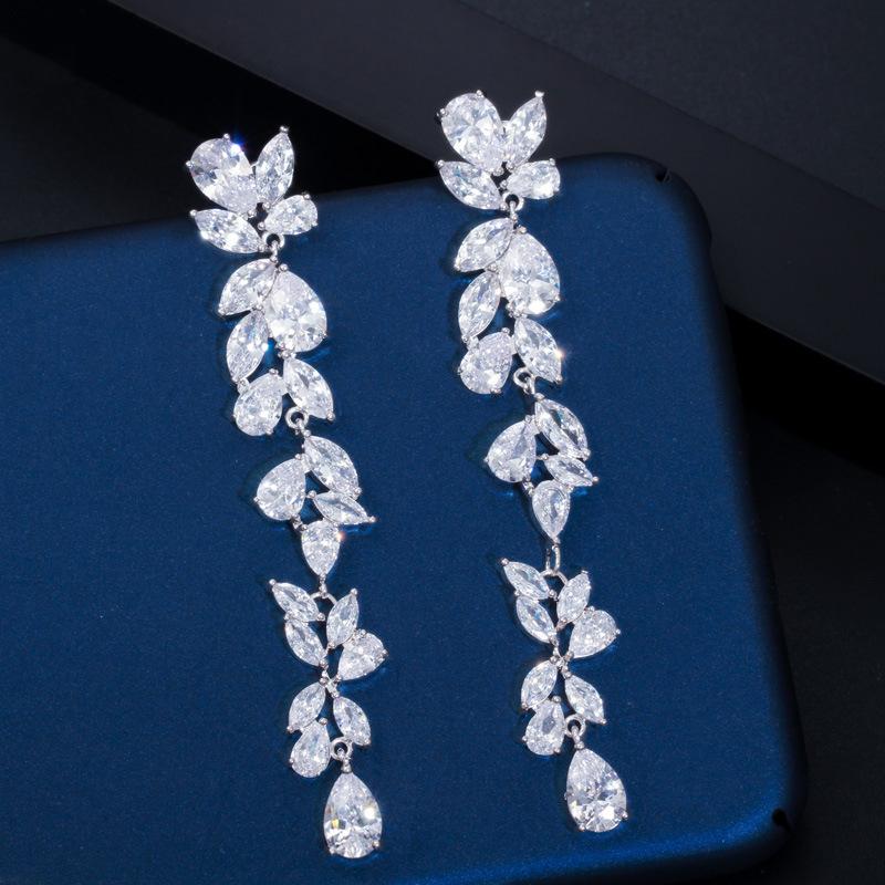 

E0262 Популярные украшения, Длинные серьги для ночного клуба, Инкрустированные цирконом, Преувеличенные серьги. белый