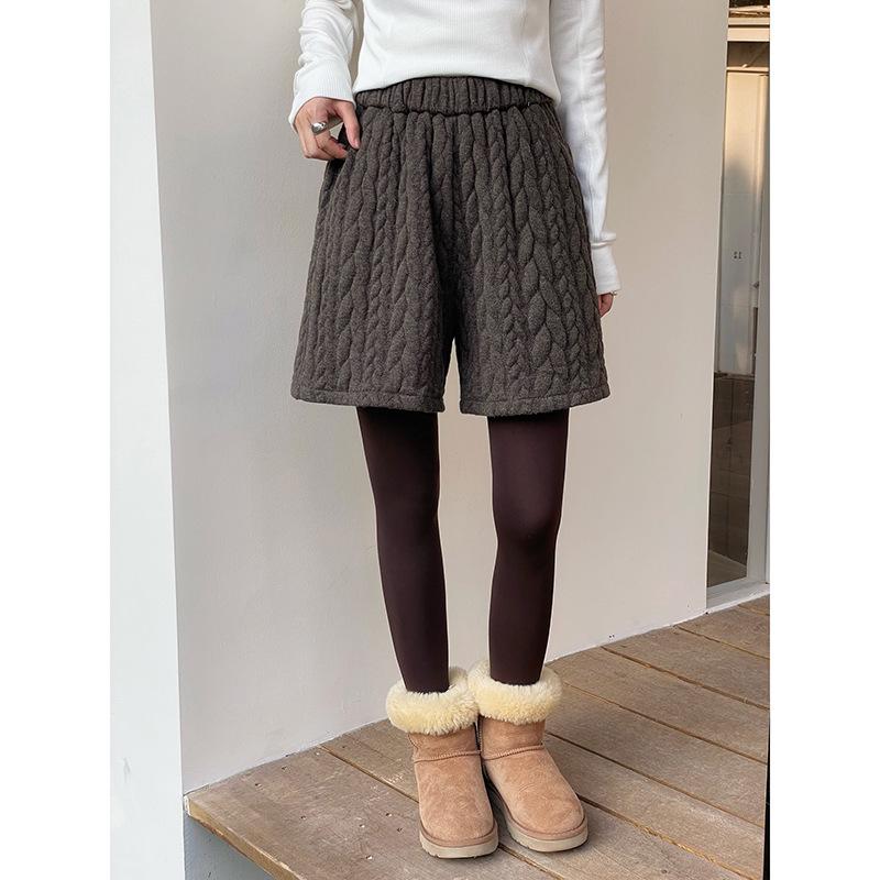 

Retro Elastic Waist Cable Knit Wide-Leg Shorts - Women s Winter Korean Commuting Style N966C M
