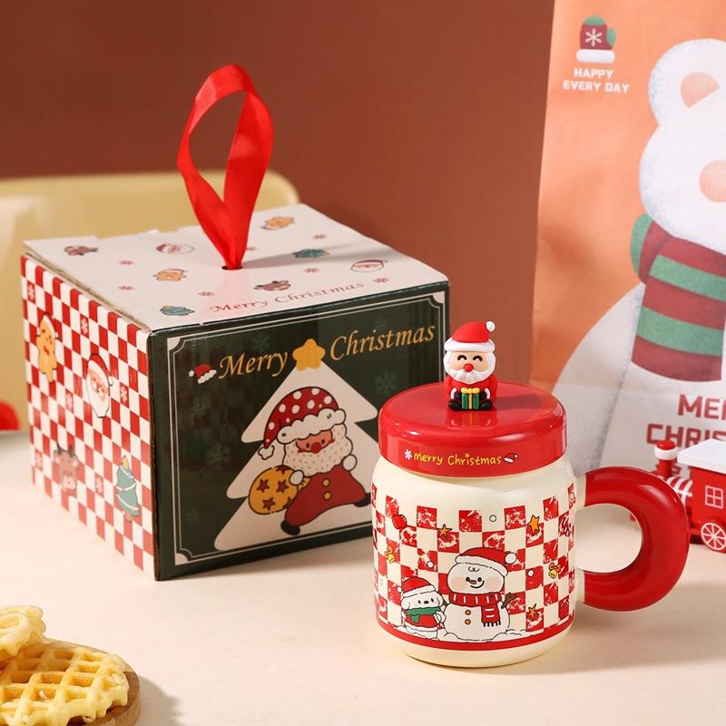 New Christmas gifts: Ceramic cups with LIDS, spoons, cartoon mugs, high appearance level, creative New Year gifts and souvenirs