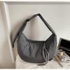Casual nylon cloth bag women's 2025 new fashion explosion messenger dumpling bag versatile niche shoulder commuter bag