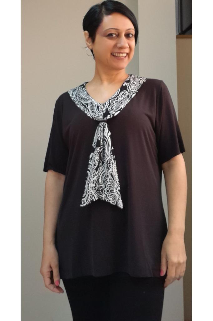 Women's Style Big Size T-Shirt Combed Cotton Viscose T-Shirt With Black Scarf Collar Look And Black And White Collar Detail