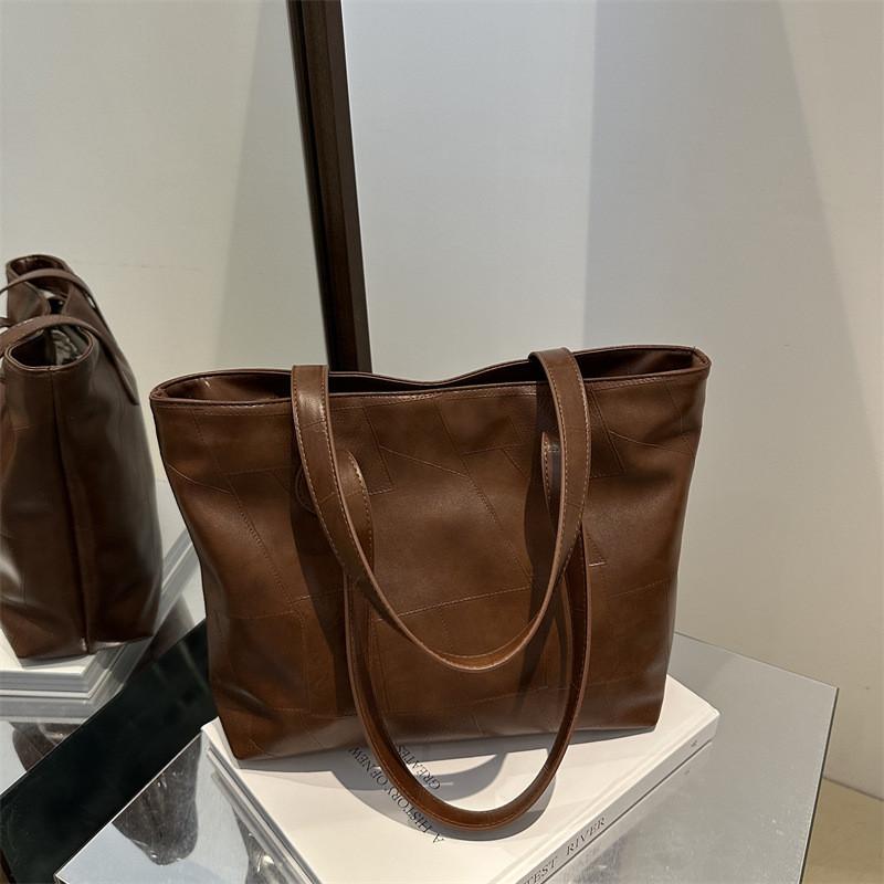 Trendy Black Pu Tote Bag For Women Spacious Commuter Shoulder Bag With Casual Style