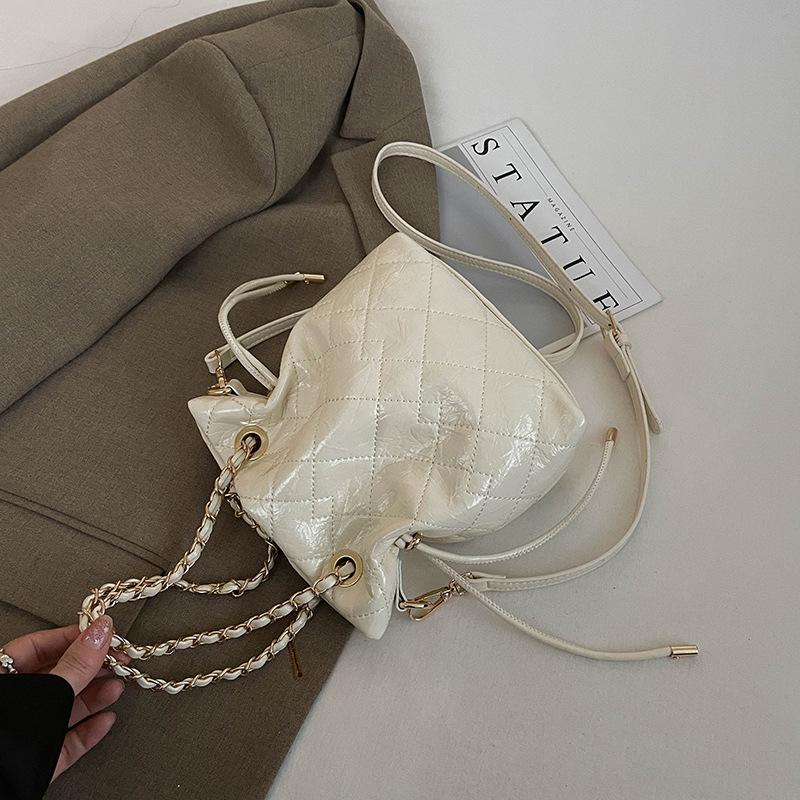Women s bag new versatile commuter large-capacity Korean version fashion trend popular shoulder tote bag