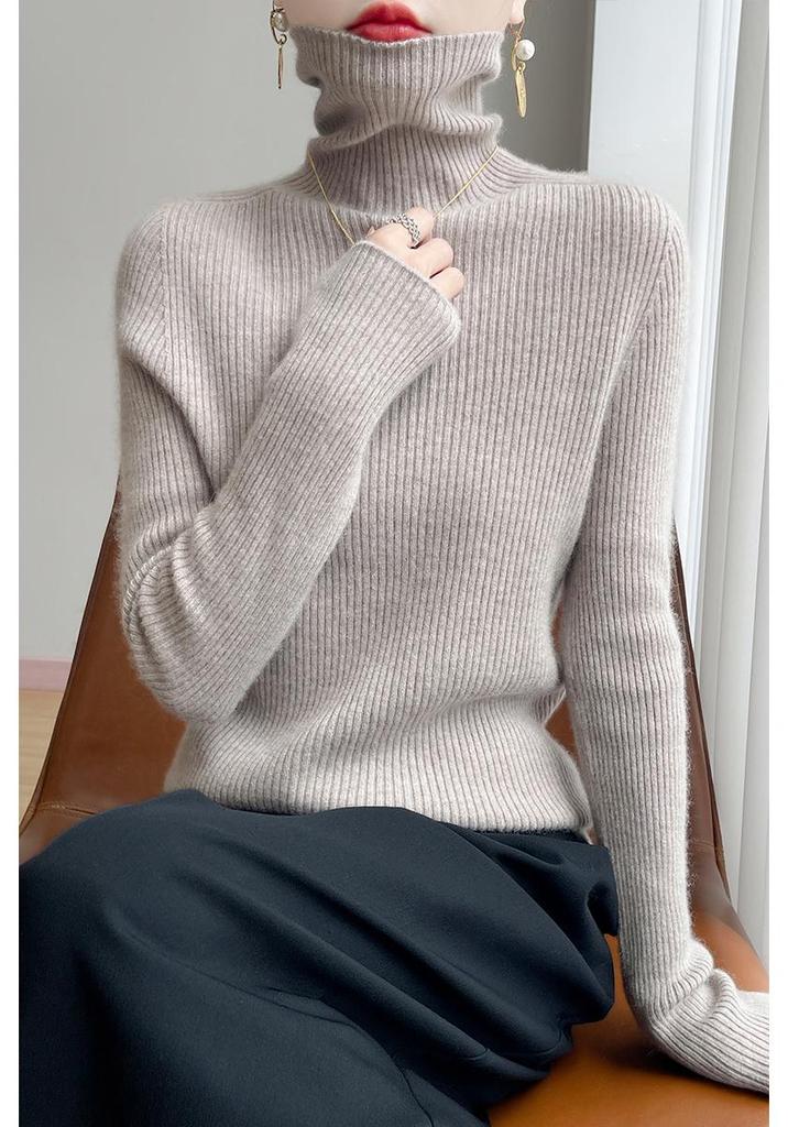 Elegant Knit Turtleneck Sweater: Super Elastic with Wrinkled Stacked Design