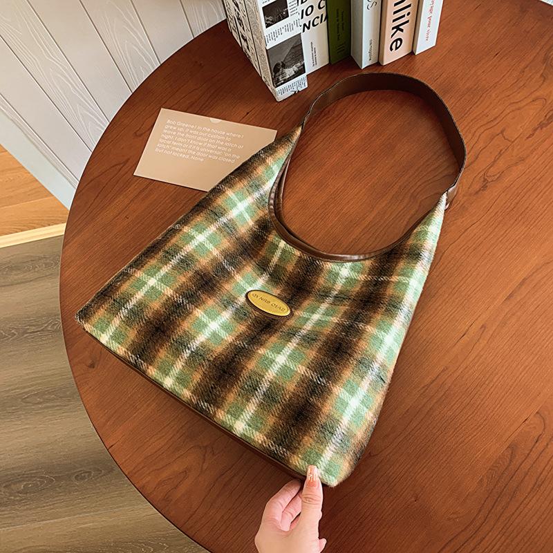 Retro Woolen Plaid Large-capacity Shoulder Bag Women's 2025 Autumn and Winter New Versatile Underarm Tote Bag