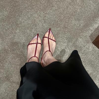 Schafsleder-Version~ Wunderschöne dünnriemige Leder-Pantoletten mit spitzer Zehenpartie und flacher Sohle, die Frauen tragen, Römersandalen mit weicher Sohle und offenen Zehen, coole Slipper