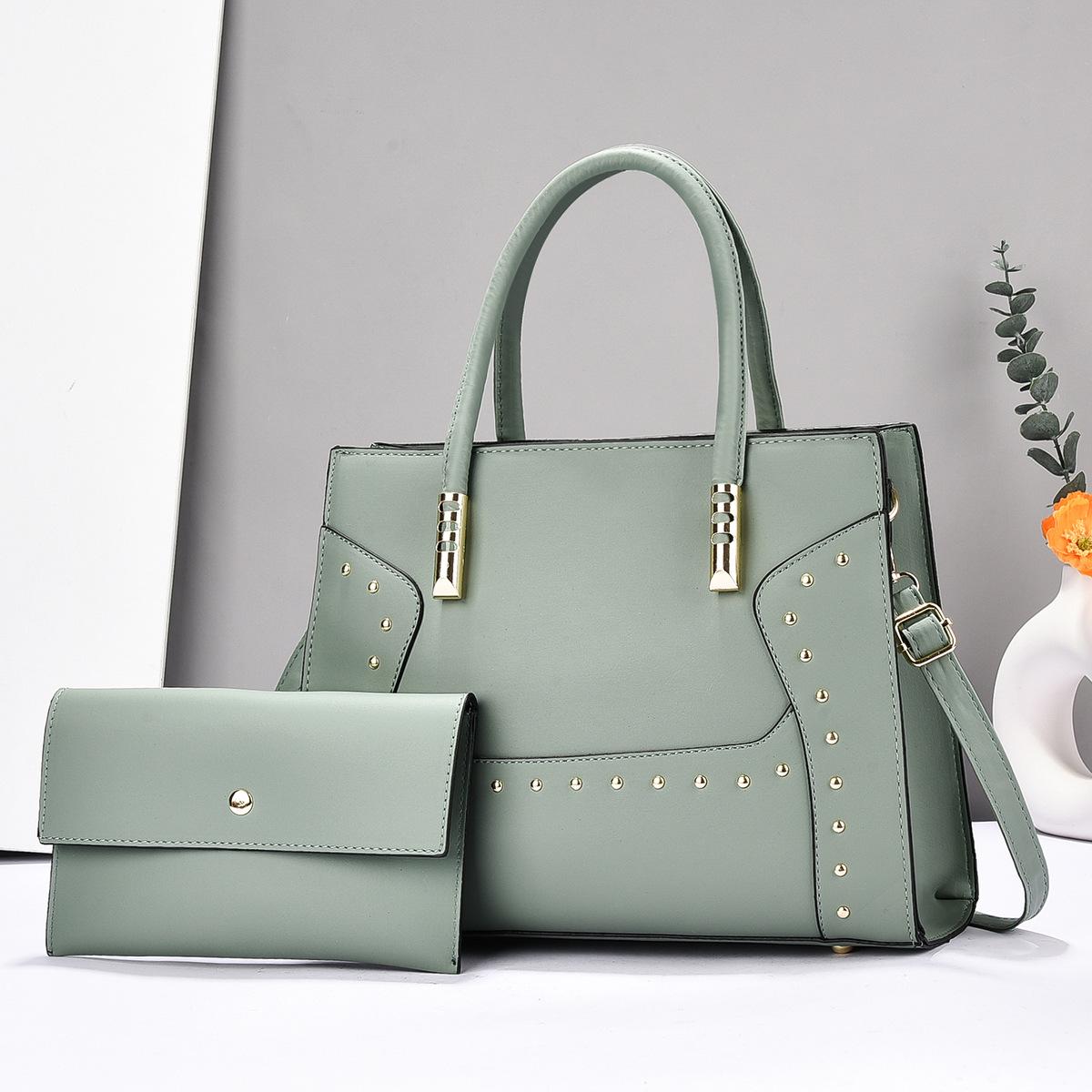 

Новая сумка с высоким уровнем внешнего вида Стильная атмосферная сумка Дизайн с заклепками Большая вместимость Сумка на плечо Сумка через плечо .