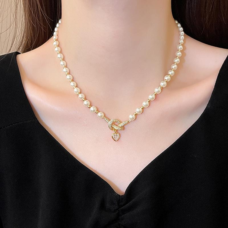 Light Luxury Pearl Choker Necklace Vintage Elegant Womens Necklace Fashion Versatile Crystal Collar Jewelry