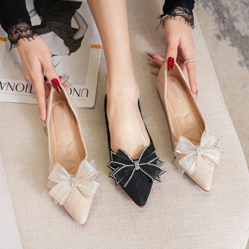 Ballerines décontractées avec nœud papillon pour femmes en cuir PU à bout pointu Ballerines à enfiler Chaussures plates confortables pour femmes Chaussures plates de travail pour mariage, bal de fin d'année