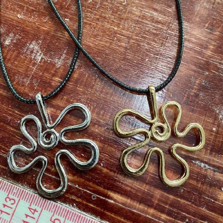 Flower Necklaces Alloy Material Flower Pendant Necklaces Jewelry Birthday Gifts