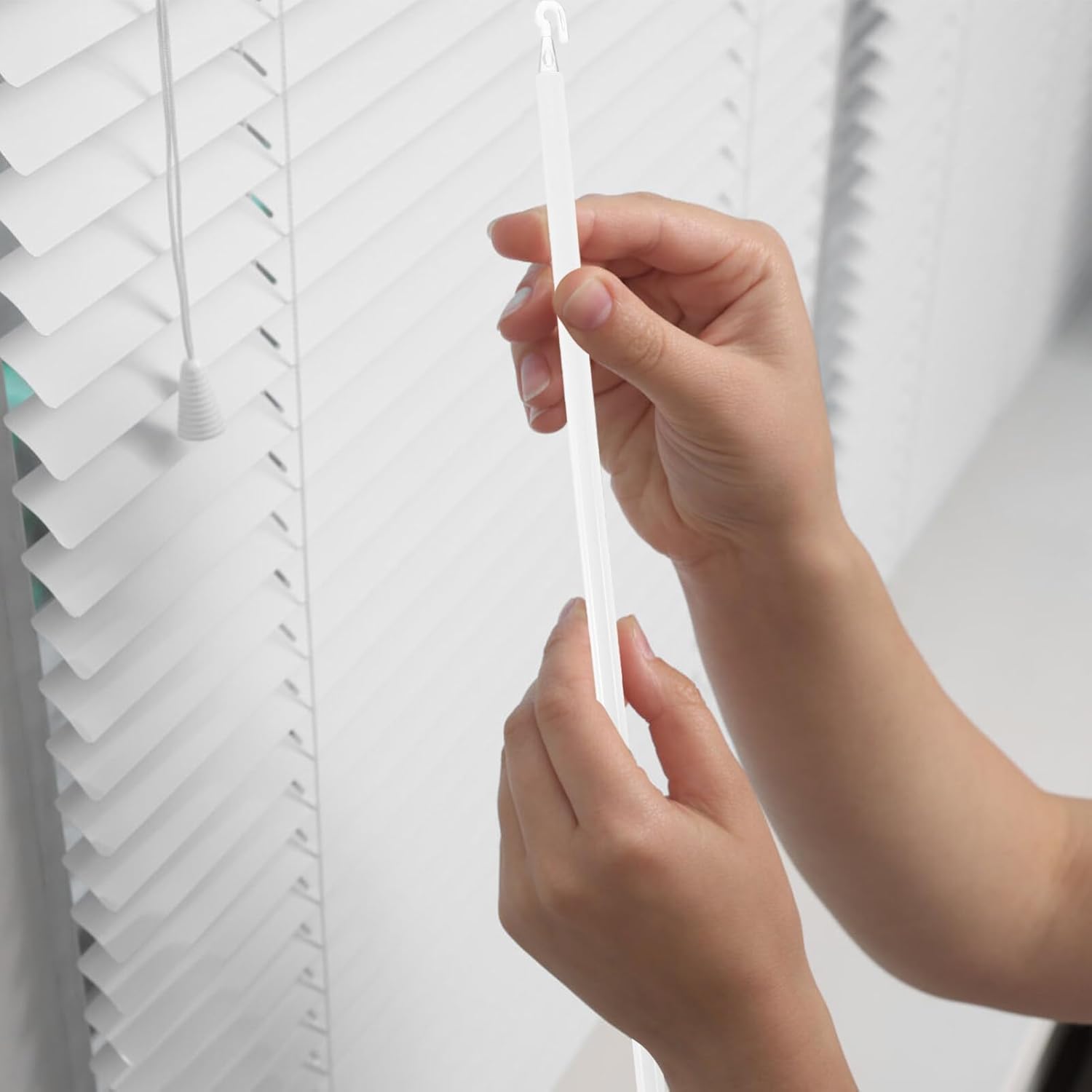 Палочка для жалюзи Kichvoe - Белая палочка для жалюзи - Аксессуары для горизонтальных жалюзи с крючком Палочка для наклона жалюзи Палочка для жалюзи Шест для открывания окна Жалюзи