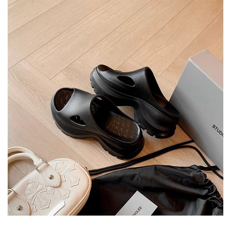 Grape mother has the same ultra-light stepping on shit feeling EVA versatile hollow open-toed cool slippers women's round head thick bottom heightenin