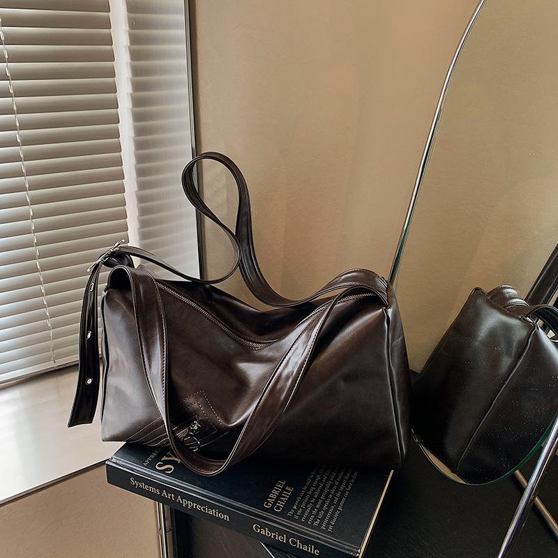 Winter large-capacity underarm bag women's bag 2025 new casual pillow bag retro simple shoulder messenger bag