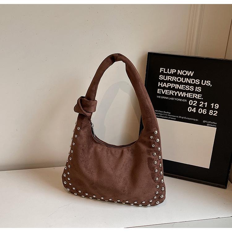 Large capacity shoulder bag women's 2025 autumn and winter new trend European and American style rivet underarm bag commuter casual tote bag