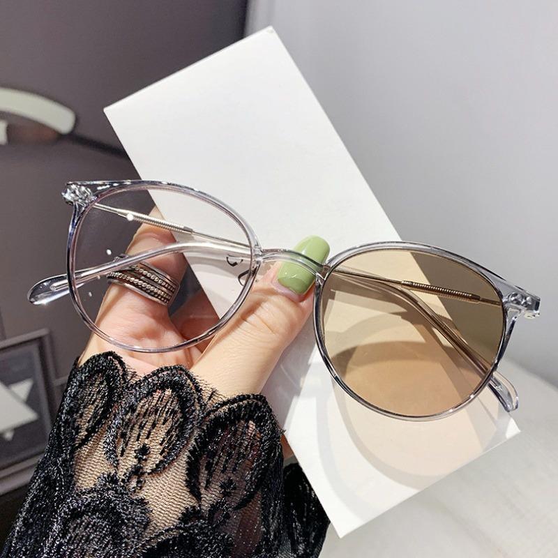 Photochromic Anti-radiation Glasses for Women Man Anti Blue Light  Fashionable Oval Frame Color Changing Glasses