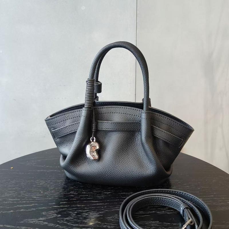 2026 New Leather Vegetable Basket Handbag Women's Niche Design Cloud Dumpling Bag Pendant Shoulder Bag Messenger Bag