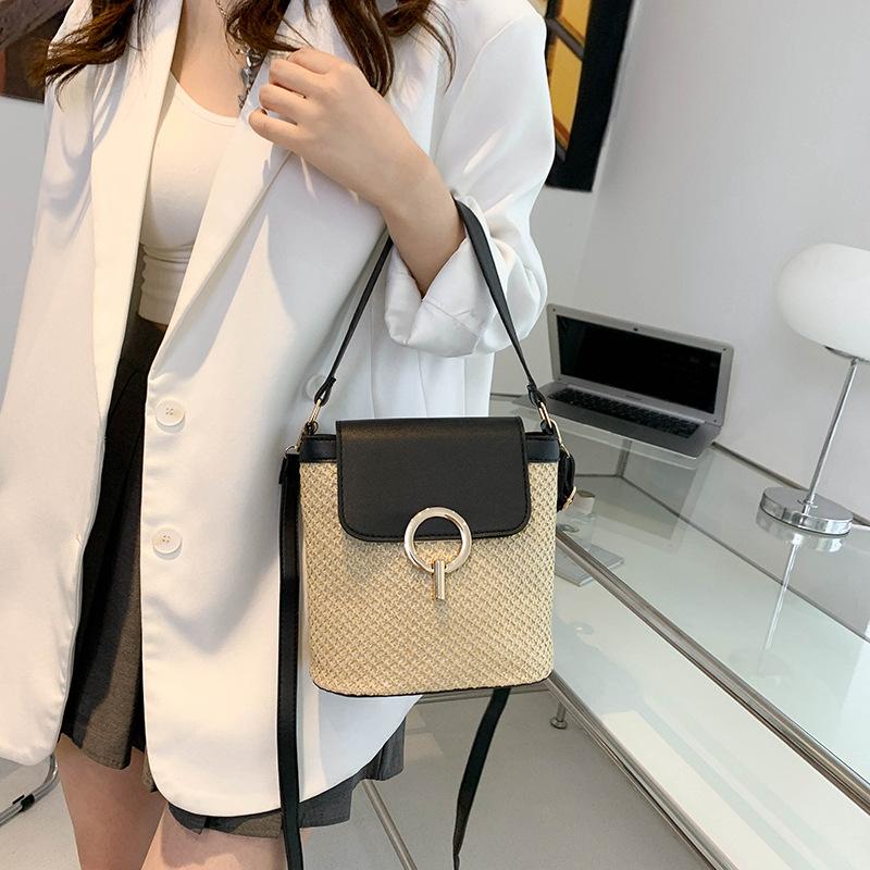 Malá slaměná taška kbelík pro ženy letní crossbody tašky ratanová plážová dámská cestovní kabelka a taška přes rameno