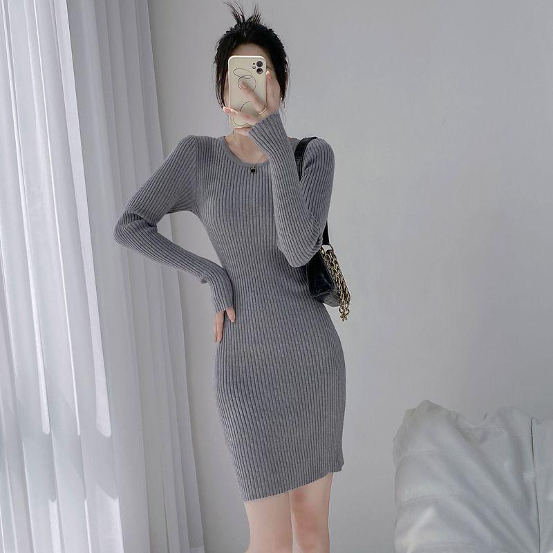 Women's Slim Fit Knitted Sweater Dress - Round Neck, Waist-Cinching, Mid-Length, 2025 Autumn/Winter Collection