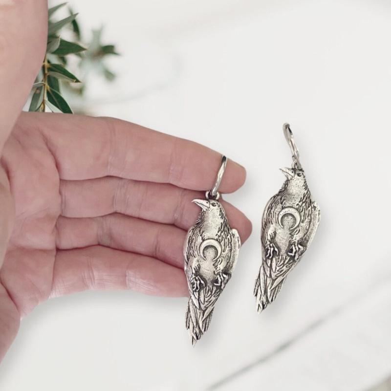 Retro Gothic Crescent Raven Bird Dangle Earrings Necklace Premium Alloy Jewelry Set for Halloween Party Friend Gift