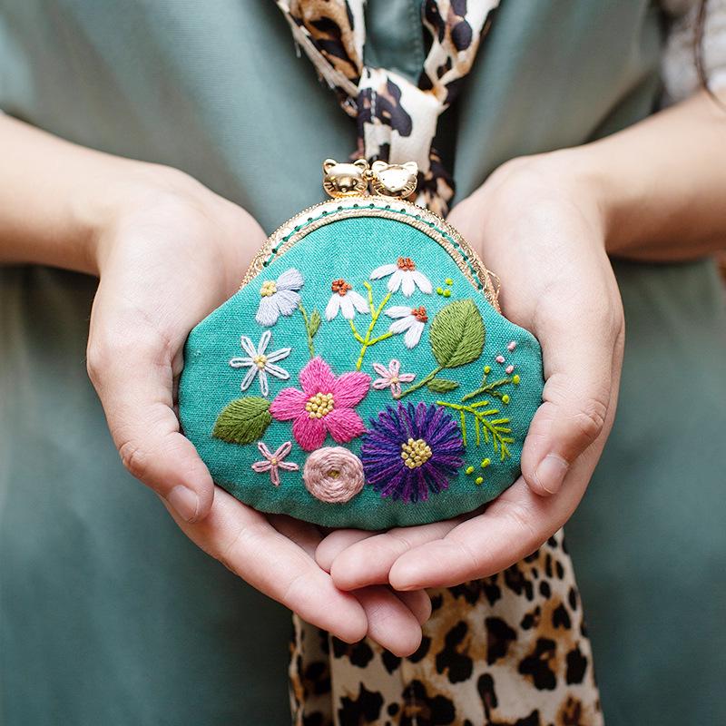 Lu Embroidery Floral Coin Purse DIY Kit: 3D Beginner's Handmade European Design