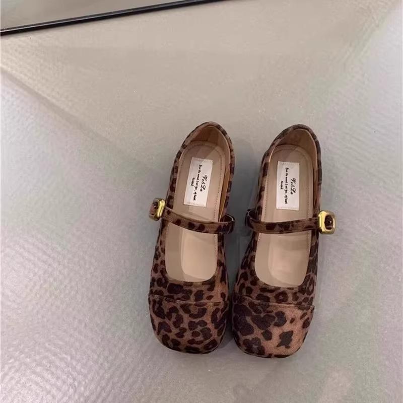 Retro shallow single shoes women's spring and autumn new French evening shoes gentle soft flat Mary Jane shoes