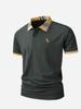 Herren Schwarzes Polohemd mit Kontraststreifen am Kragen, Business Casual Kurzarm-Oberteil mit gesticktem Pferd